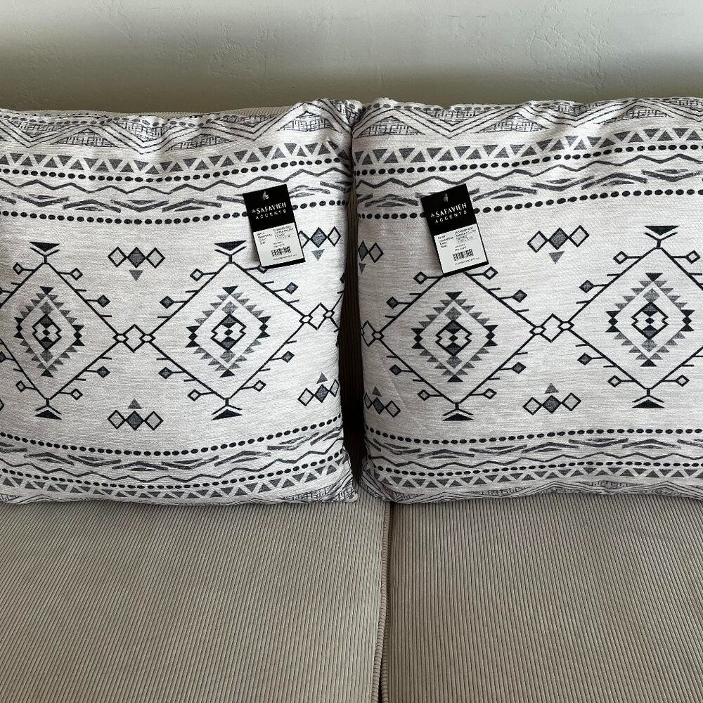 SAFAVIEH PILLOW SET 1'-10" x 1'-10"